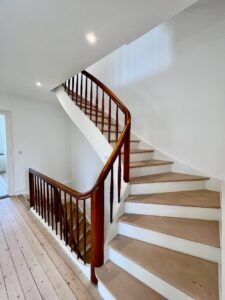 ponçage d'un escalier en bois est-il réalisé à Dessenheim